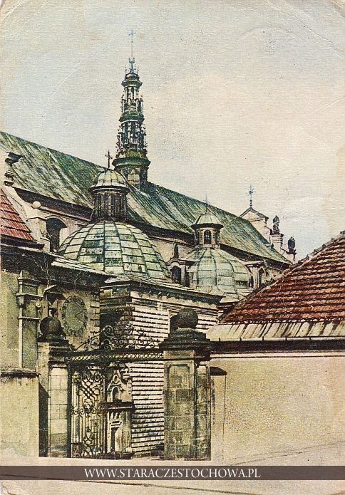 Klasztor Jasna Góra Msze w Częstochowie, widok ogólny dziedziniec
