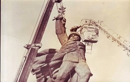 Rozbiórka Pomnika Wdzięczności