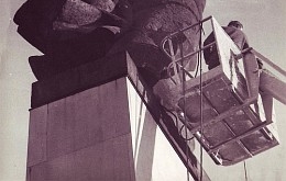 Rozbiórka Pomnika Wdzięczności