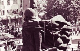 Rozbiórka Pomnika Wdzięczności