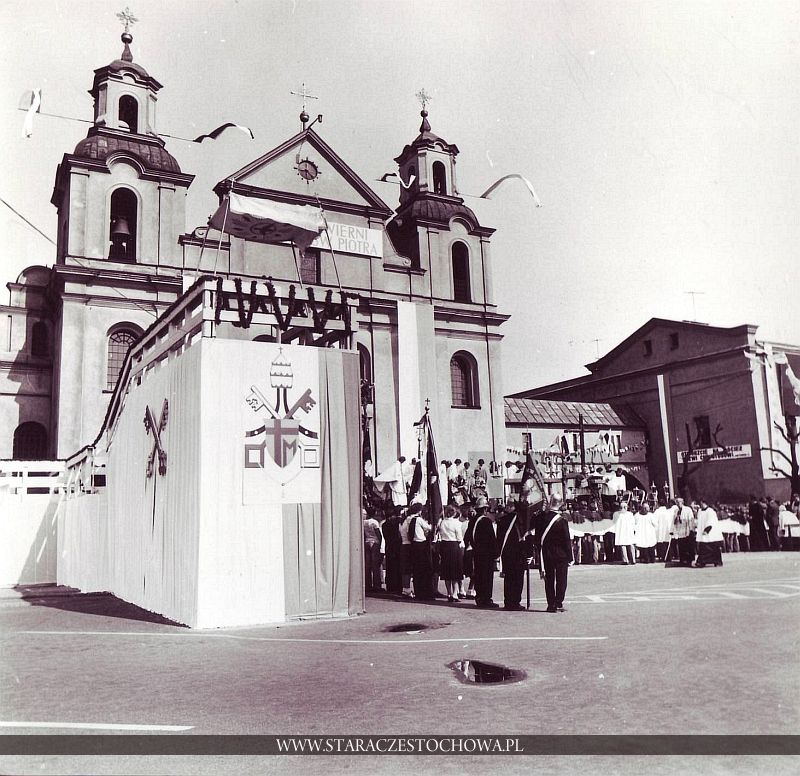 Ojciec Święty Jan Paweł II w Częstochowie, przed kościołem św. Zygmunta