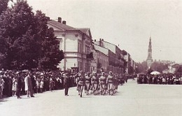 Plac Biegańskiego, defilada