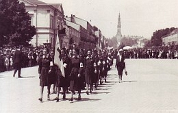 Plac Biegańskiego, defilada