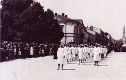 Plac Biegańskiego, defilada