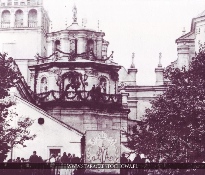 Msza na balkonie Klasztoru Jasnogórskiego, ok. 1910 roku