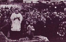 Kamień węgielny, lata 30-te