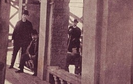 Wieża w chwili rozbiórki