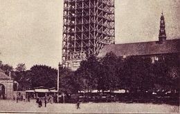 Widok wieży z rusztowaniem