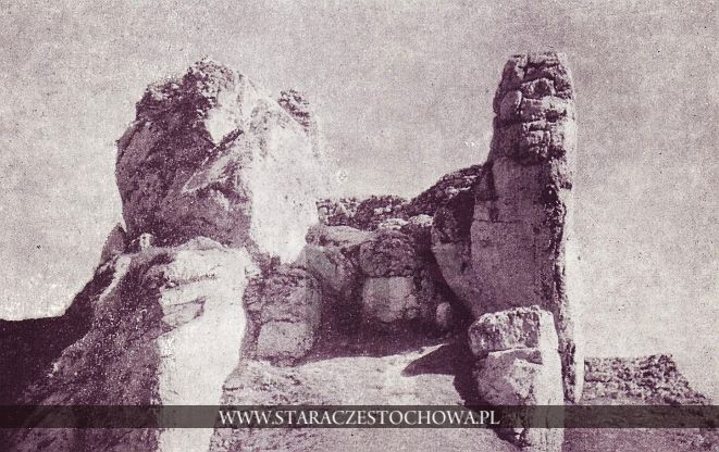 Olsztyn, zamek, widok skał i fragmentów muru trzeciej baszty
