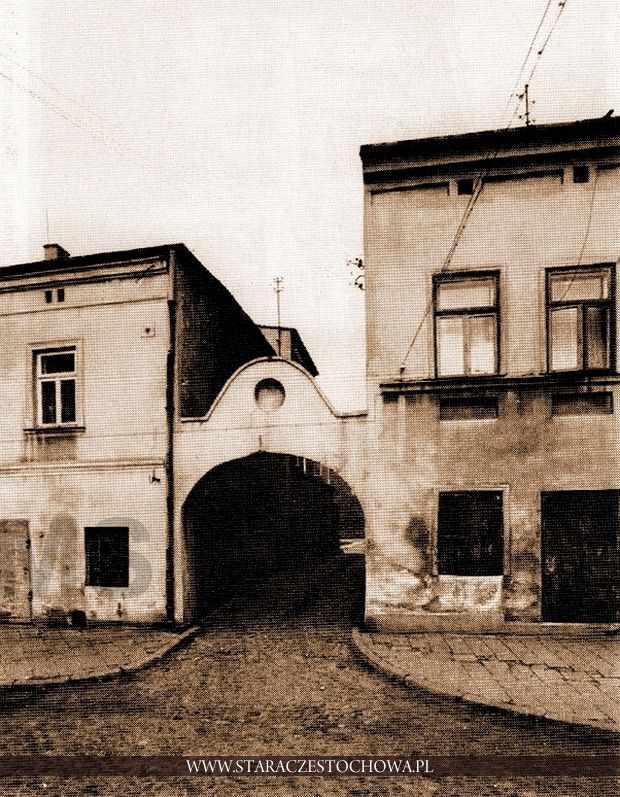 Bramka nad ulicą Ptasią i domy nr 18 i 19 przy Starym Rynku