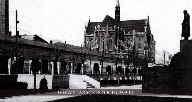 Fragment ulicy Krakowskiej z pomnikiem marszałka Piłsudskiego i katedrą
