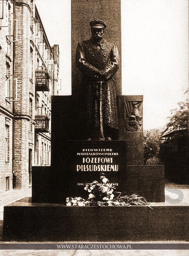 Pomnik Józefa Piłsudskiego przy ul. Katedralnej