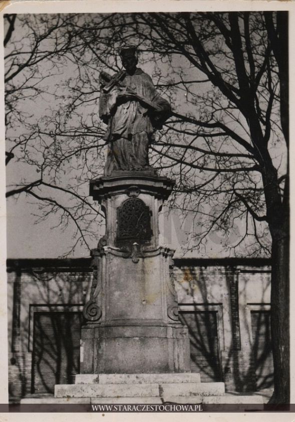 Figura św. Nepomucena przy Rynku Wieluńskim w Częstochowie
