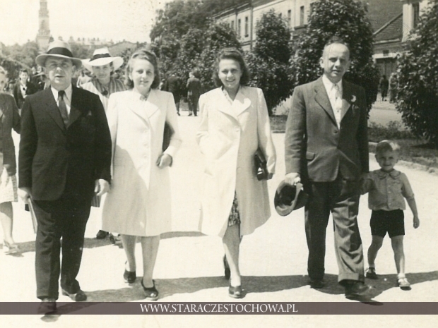 Mieszkańcy spacerujący Alejami NMP w Częstochowie, II wojna światowa