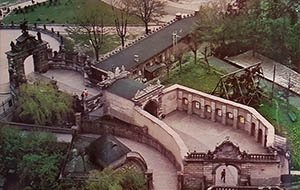 Ciąg bram przy murach