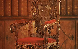 Fotel z herbem paulinów