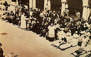 Chorzy w krużgankach