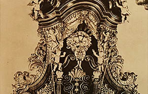 Neobarokowy tron Celebransa