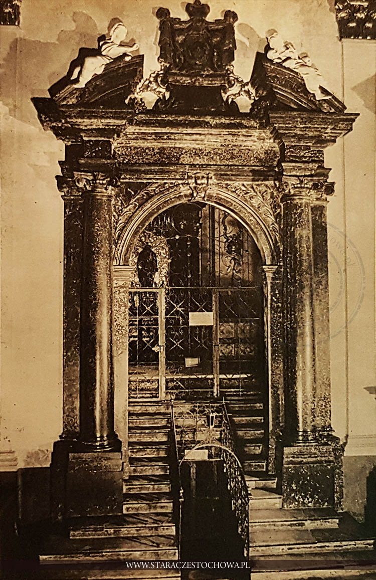 Portal kaplicy Aniołów Stróżów oraz wejście do kaplicy Świętych Relikwii
