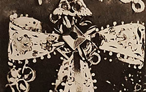 Zawieszenie z sukni rubinowej