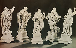Statuetki Apostołów