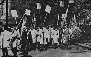 Studenci w czasie pochodu
