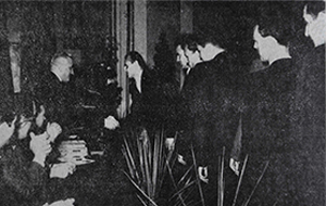 Wręczenie pierwszych dyplomów 