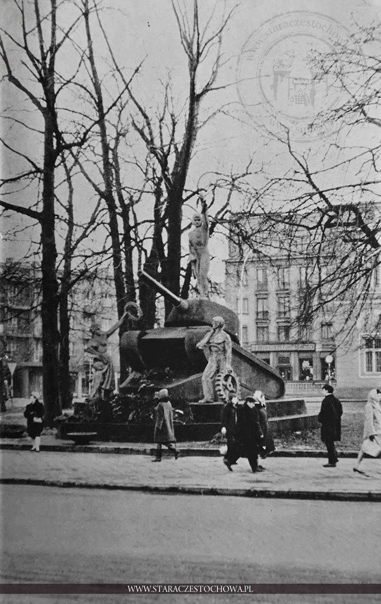 Pierwszy pomnik Wdzięczności został odsłonięty w 1946 r.